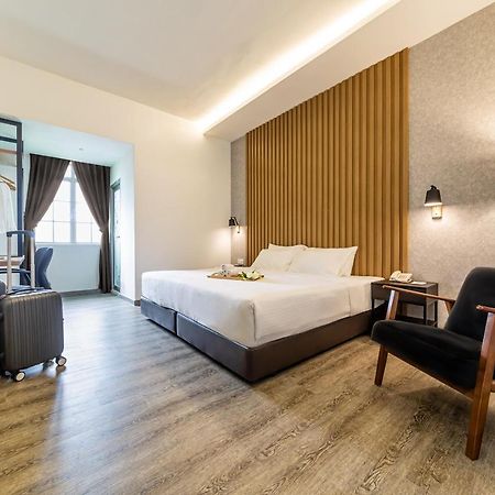 Thy Executive Hotel Johor Bahru Bagian luar foto