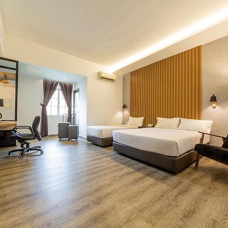 Thy Executive Hotel Johor Bahru Bagian luar foto