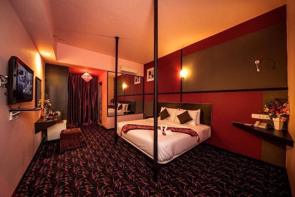 Thy Executive Hotel Johor Bahru Bagian luar foto