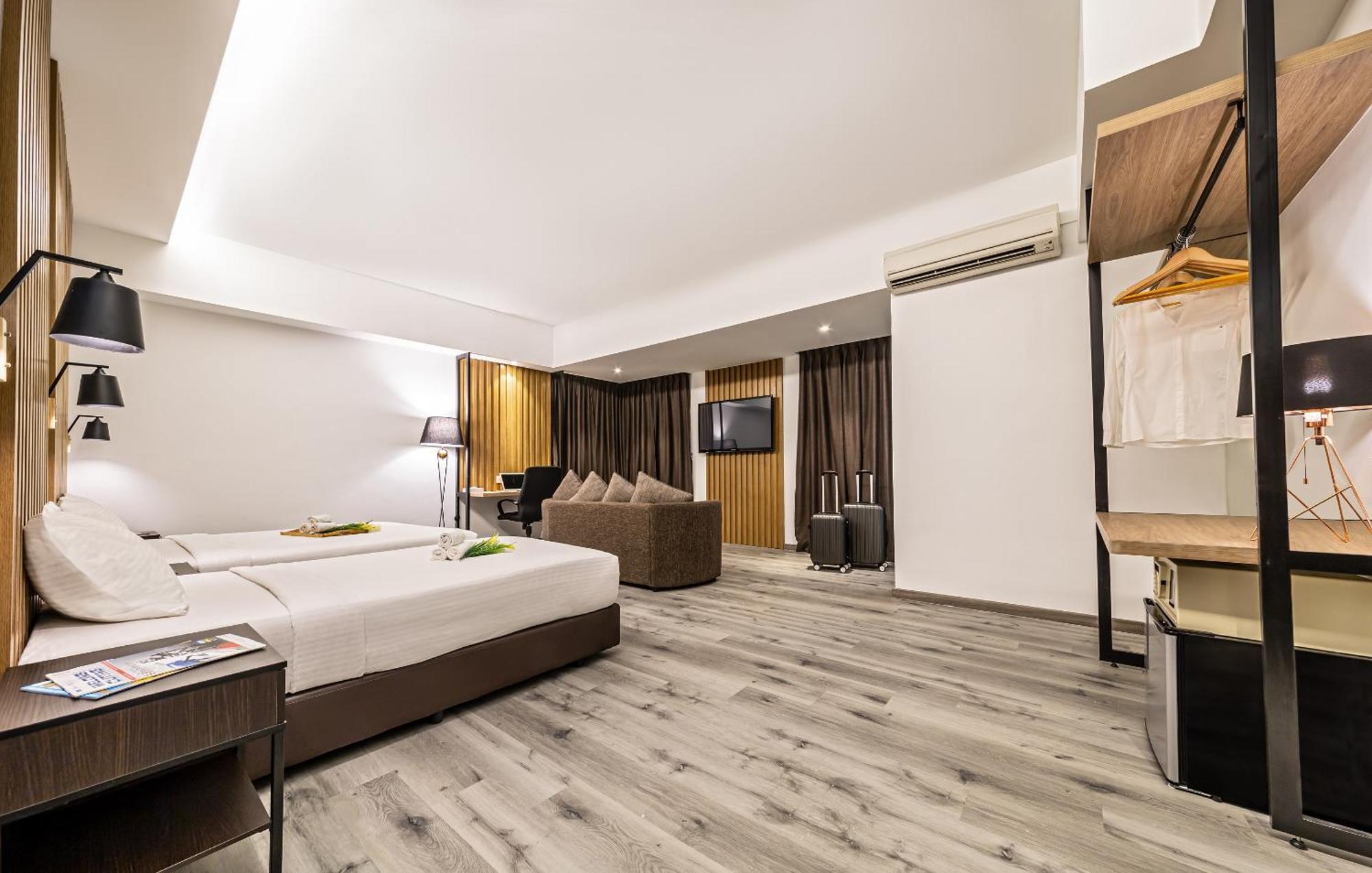 Thy Executive Hotel Johor Bahru Bagian luar foto