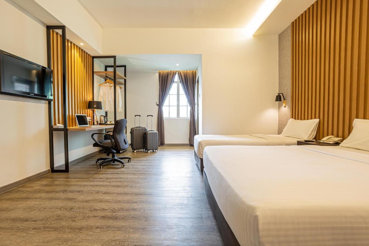 Thy Executive Hotel Johor Bahru Bagian luar foto