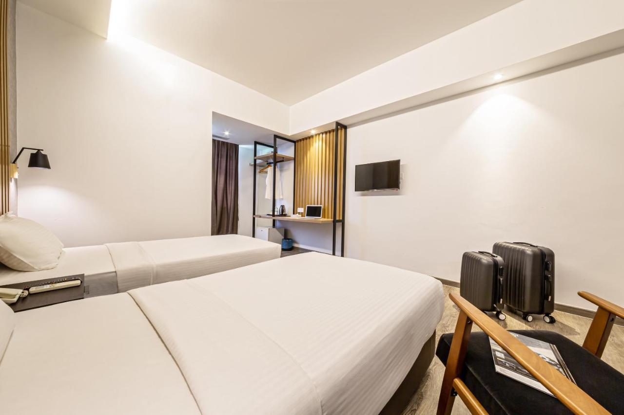 Thy Executive Hotel Johor Bahru Bagian luar foto