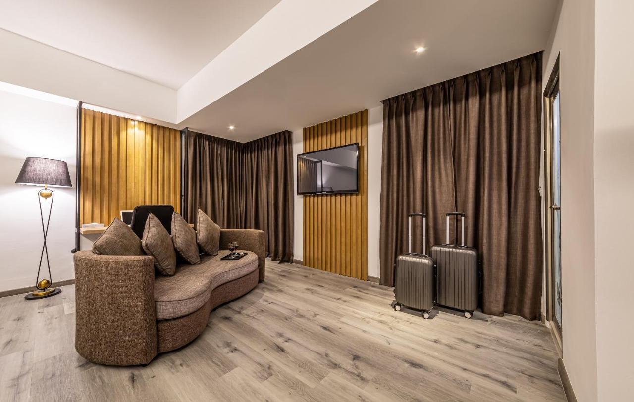 Thy Executive Hotel Johor Bahru Bagian luar foto