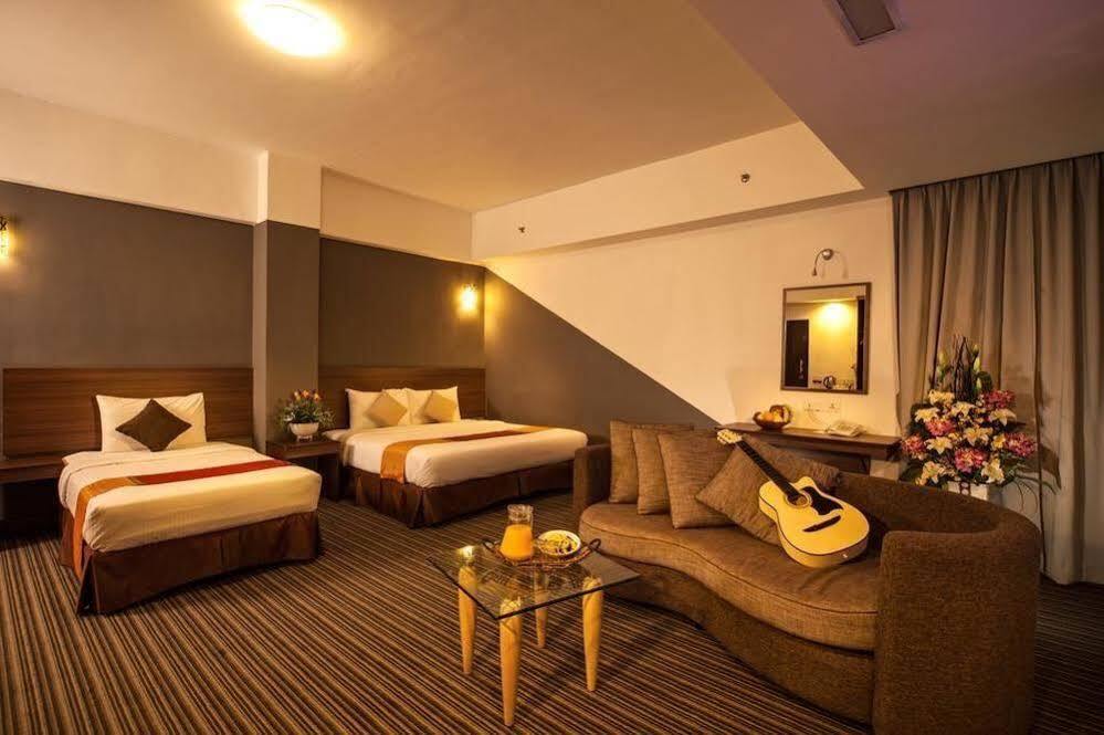Thy Executive Hotel Johor Bahru Bagian luar foto