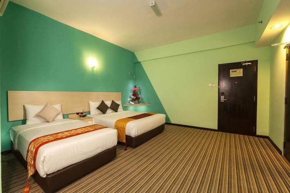Thy Executive Hotel Johor Bahru Bagian luar foto