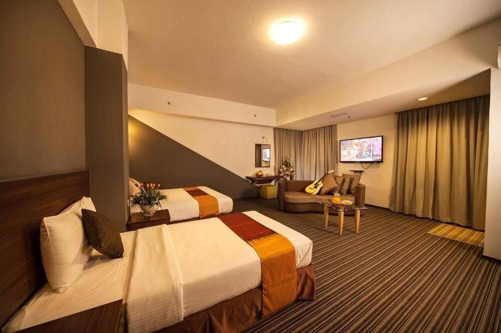 Thy Executive Hotel Johor Bahru Bagian luar foto