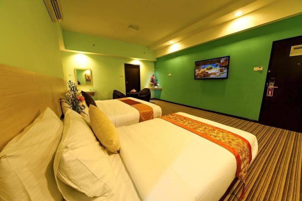 Thy Executive Hotel Johor Bahru Bagian luar foto