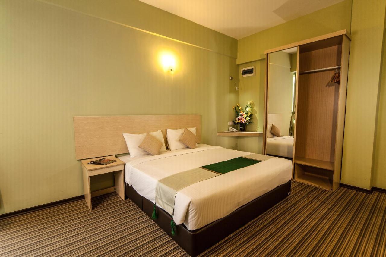 Thy Executive Hotel Johor Bahru Bagian luar foto